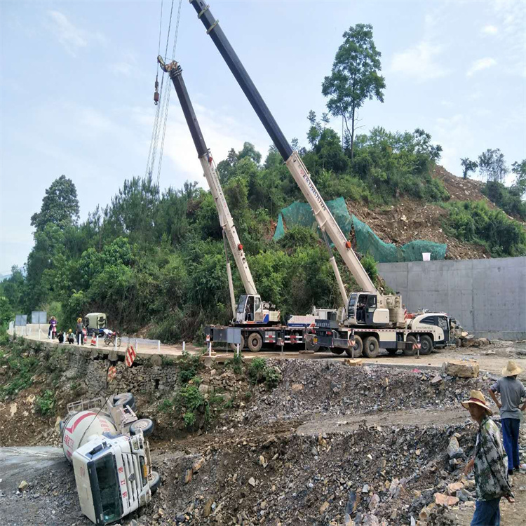 徐州汽车掉沟里叫吊车救援要多少钱